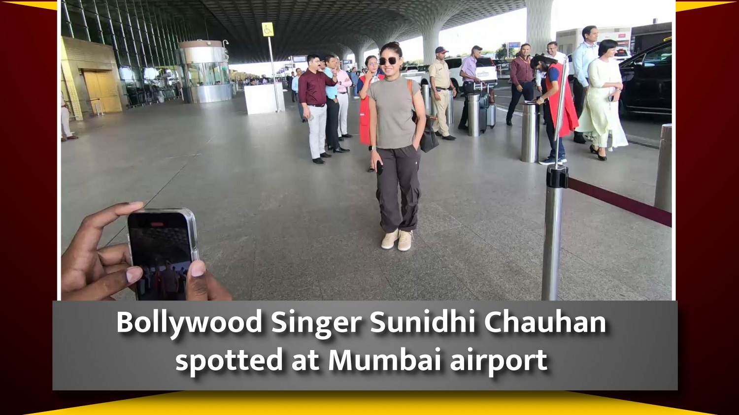Bollywood Singer Sunidhi Chauhan was spotted at Mumbai airport
